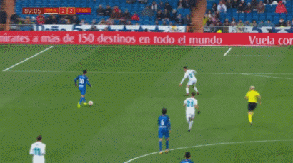 威少凶狠犯规罗林斯还辱骂对方，对着雄鹿板凳席嘲讽：他啥也不会